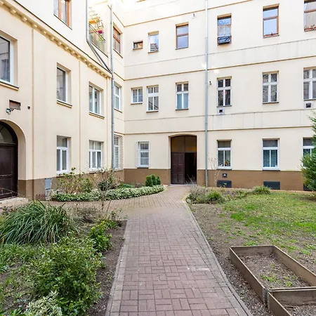 Charming Flat, Steps From Castle - Historic Part *