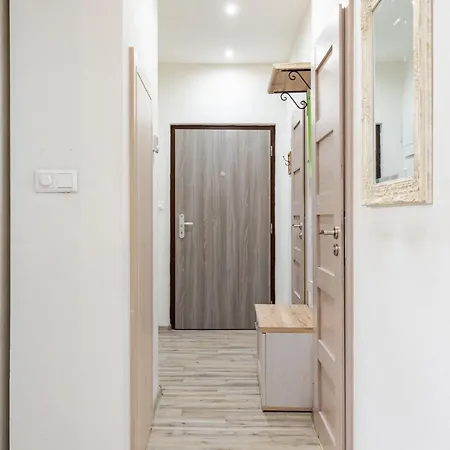Charming Flat, Steps From Castle - Historic Part