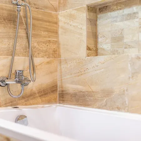 Charming Flat, Steps From Castle - Historic Part Apartment *