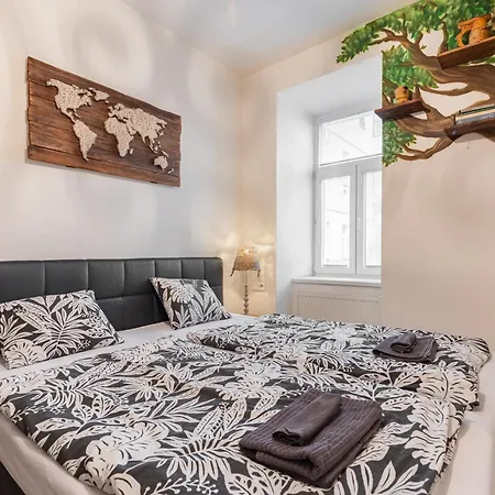 Charming Flat, Steps From Castle - Historic Part Apartment *